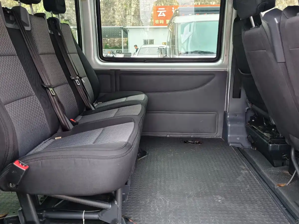 Ford New Generation Transit 2020 2019 Model 2.2T Multi-function Short Wheelbase Medium Roof 6-seater China VI