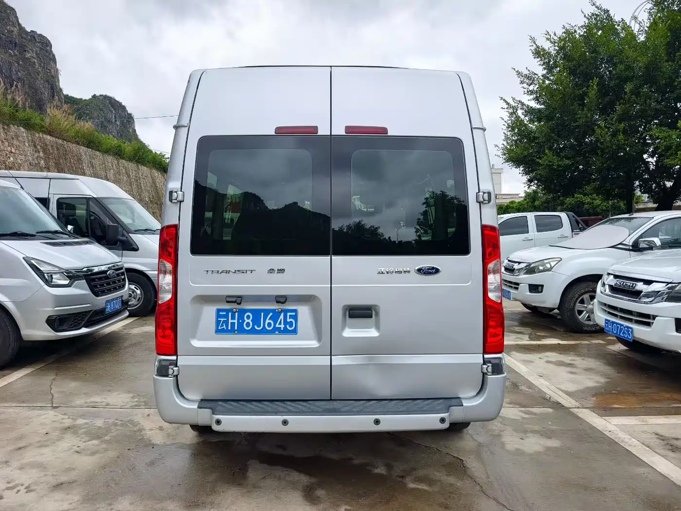 Ford New Generation Transit 2020 2019 Model 2.2T Multi-function Short Wheelbase Medium Roof 6-seater China VI