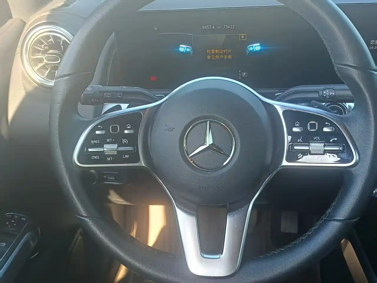 MERCEDES-BENZ GLB
