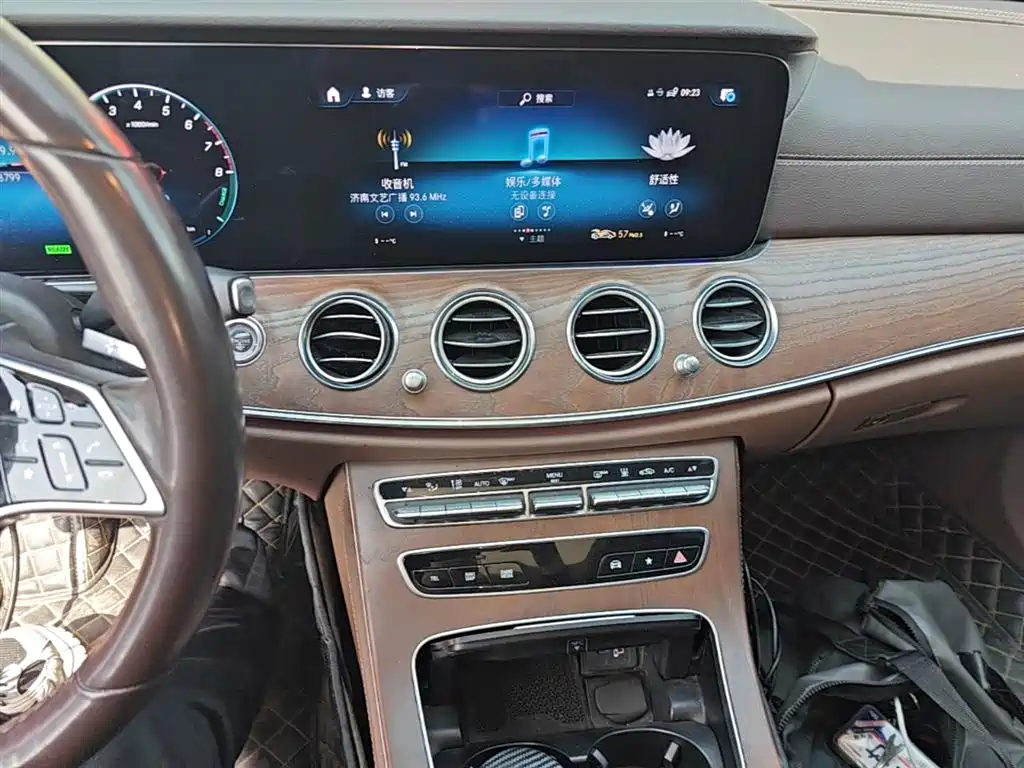 Mercedes-Benz E-Class New Energy 2021 E 350 e L Plug-in Hybrid Sedan фото 9