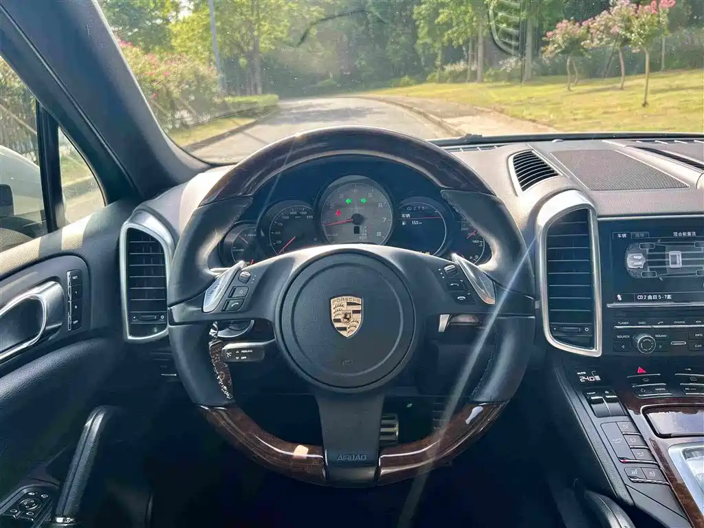 Фото 13 - Porsche Cayenne