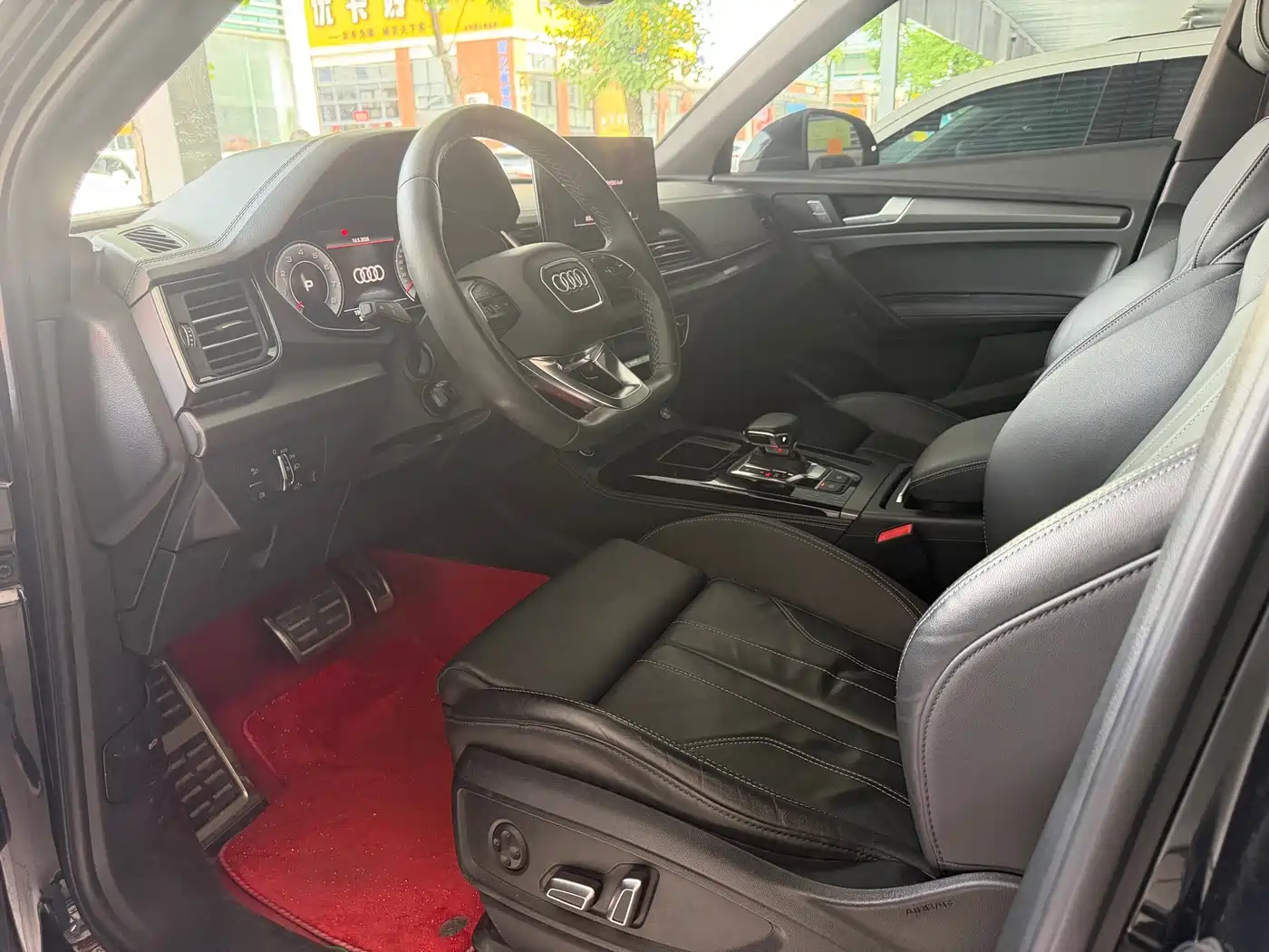 Audi Q5L 2024 Model 40 TFSI Luxury Dynamic фото 6