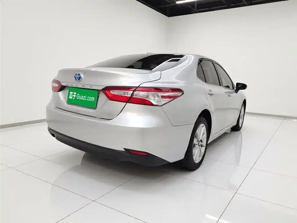 Toyota Camry 2021 Hybrid 2.5HGVP Leading Edition фото 4