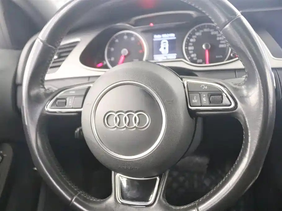 Audi A4L 2016 35 TFSI Automatic Comfort фото 6