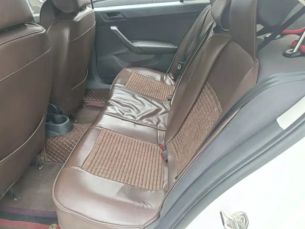 VOLKSWAGEN SANTANA