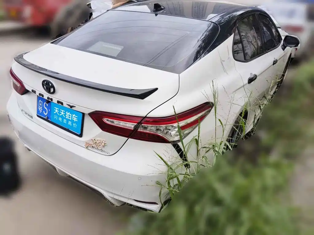 Photo 2 - Toyota Camry