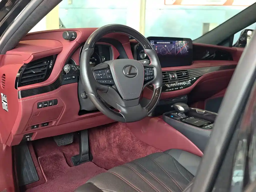Фото 17 - Lexus LS