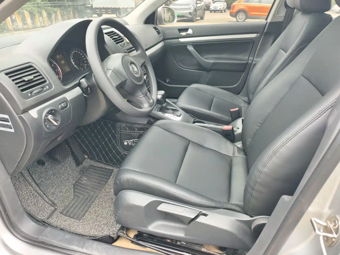 Volkswagen Sagitar 2011 2011 1.6L Automatic Fashion