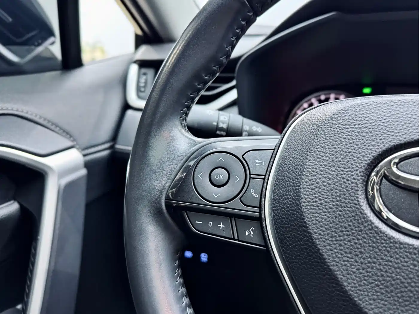 Toyota Wildlander 2022 2.0L CVT FWD Luxury PLUS Edition фото 20