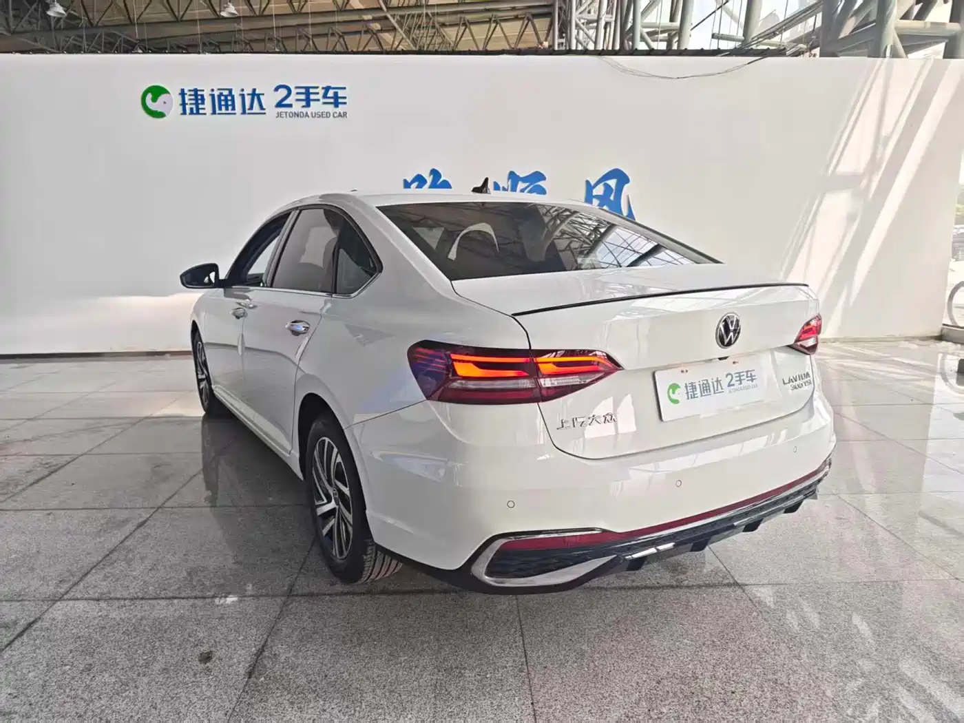 Volkswagen Lavida 2024 Model 300TSI DSG Starlight Leading Edition фото 3