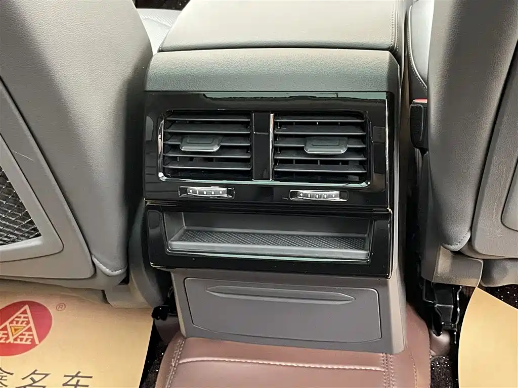 Volkswagen Touareg 2023 3.0TSI R-Line Classic Sports Package фото 27