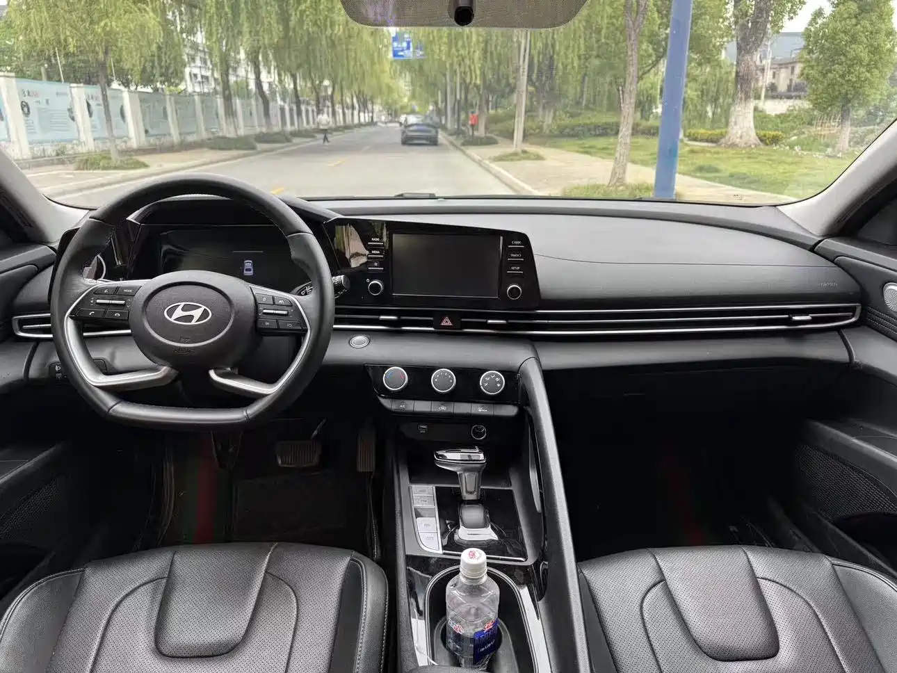 Hyundai Elantra 2023 1.5L CVT GLS Premium фото 11