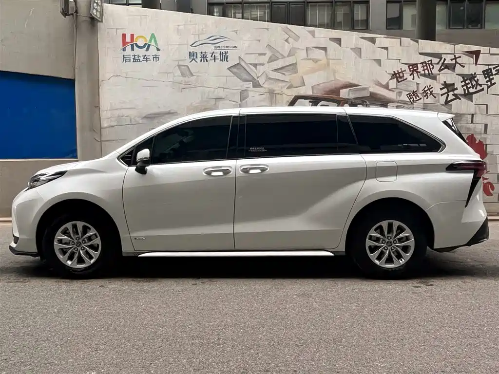 Toyota Granvia 2024 2.5L Hybrid Comfort фото 3