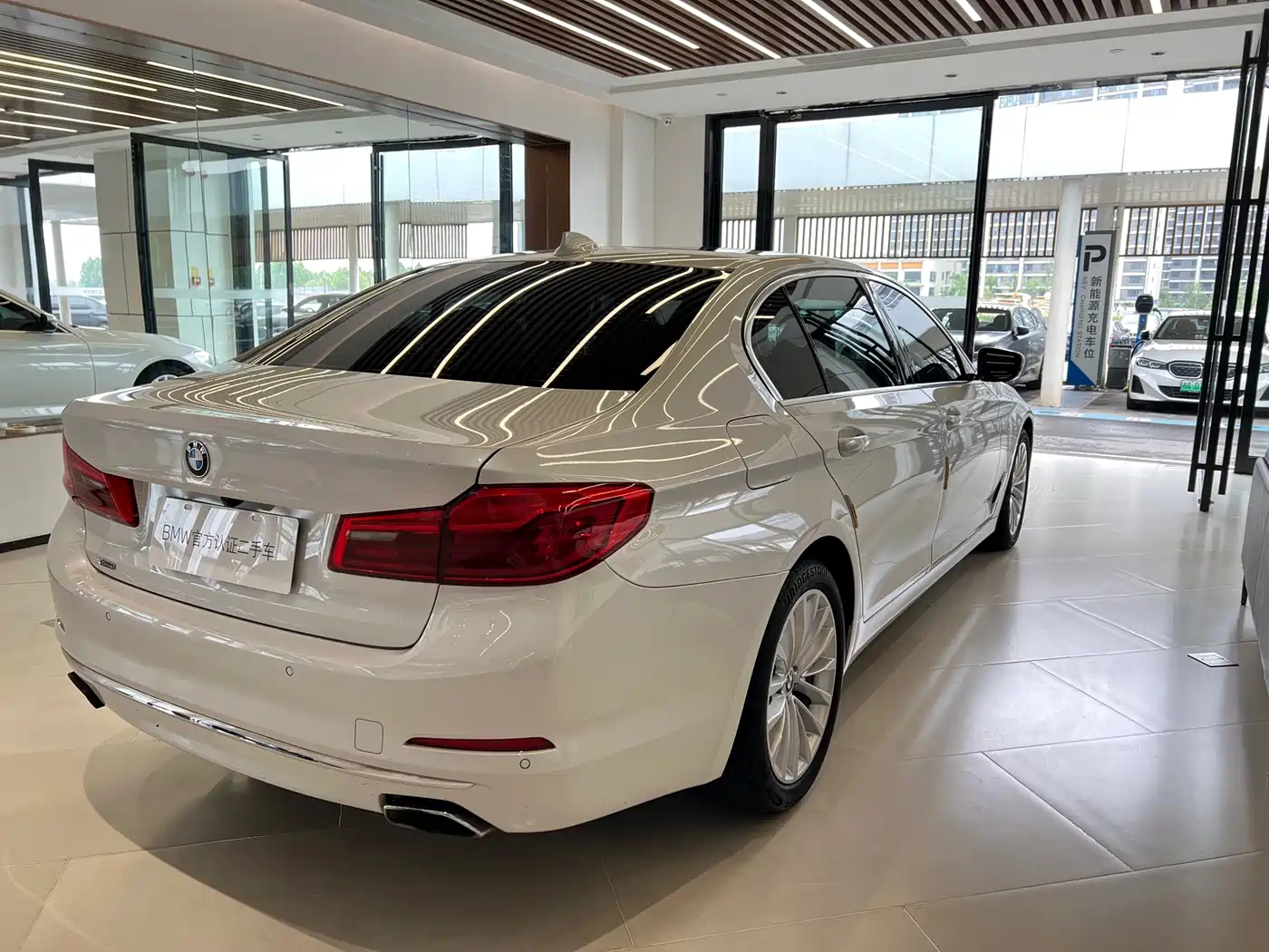 BMW 5 Series 2019 530Li Leading Luxury Package фото 6