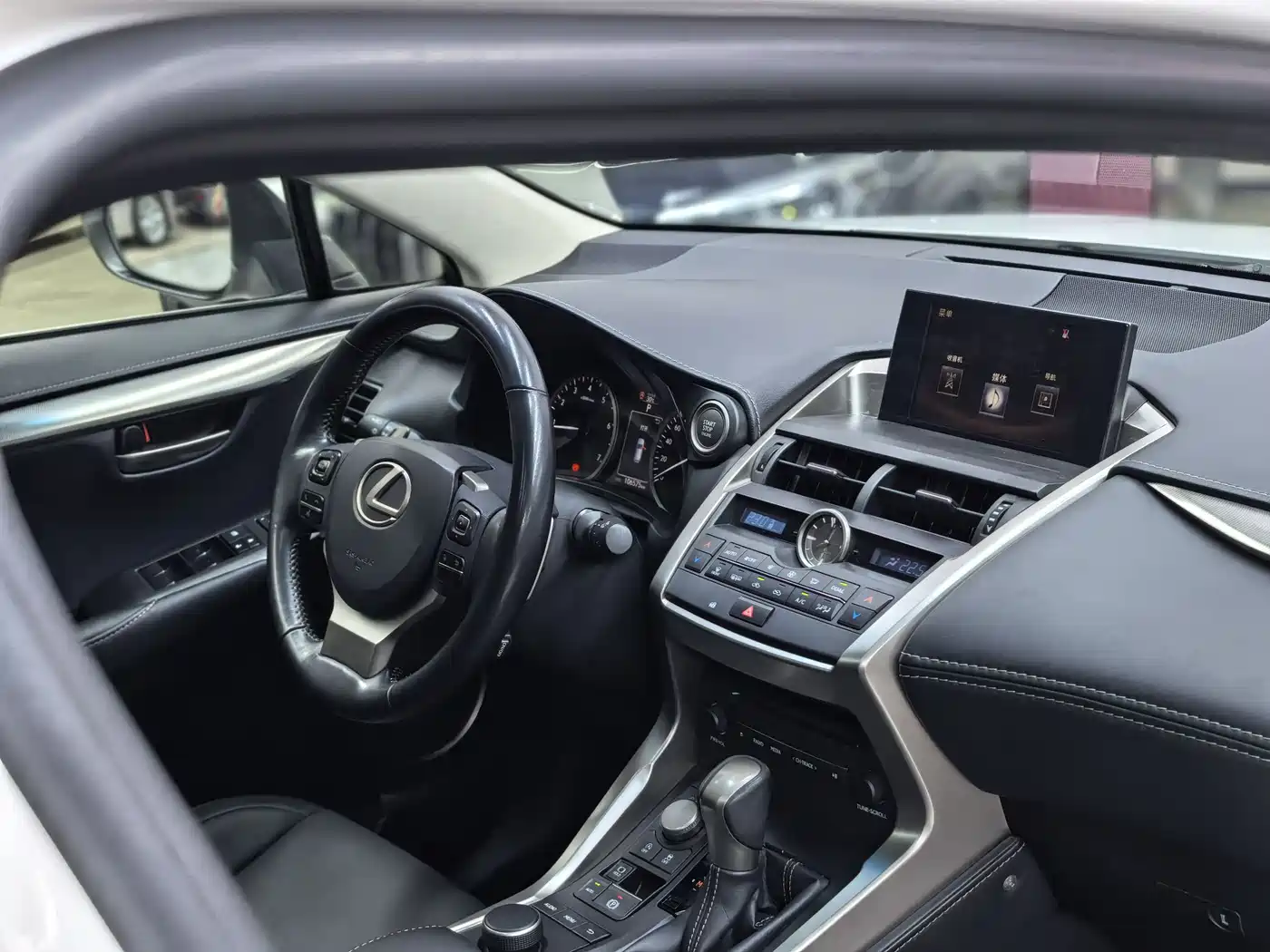 Lexus NX 2015 200t AWD F Sport фото 21