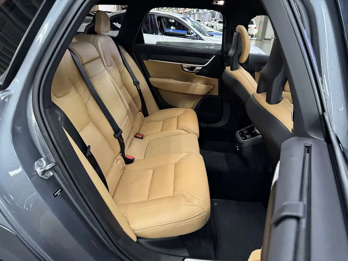 Фото 26 - Volvo V90