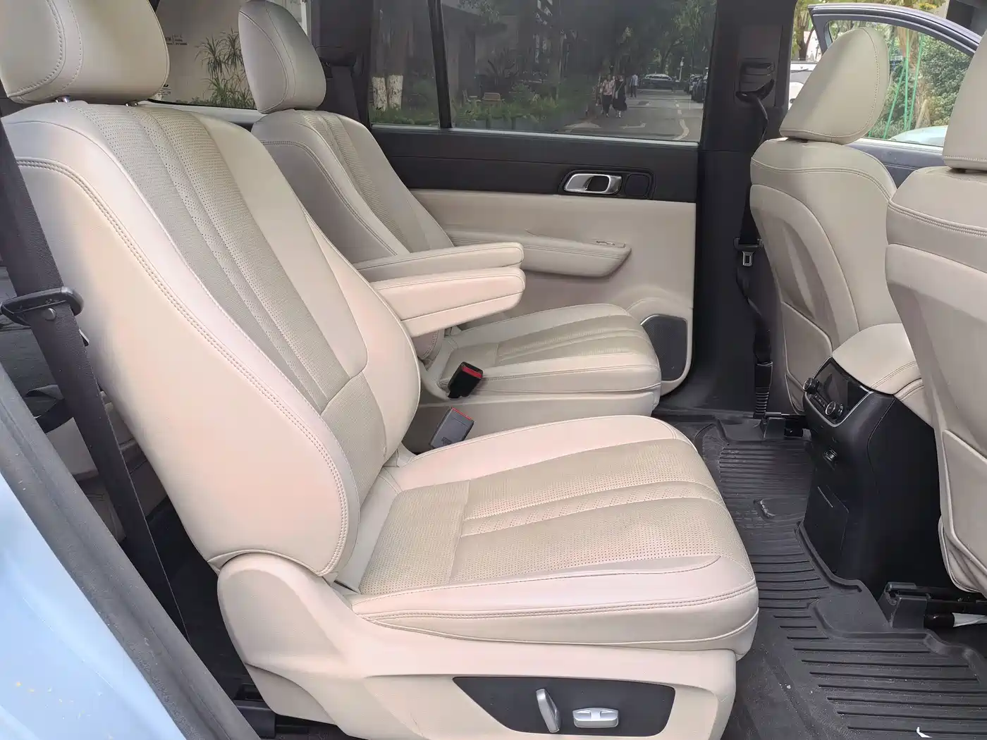 Фото 24 - Li Auto Li ONE