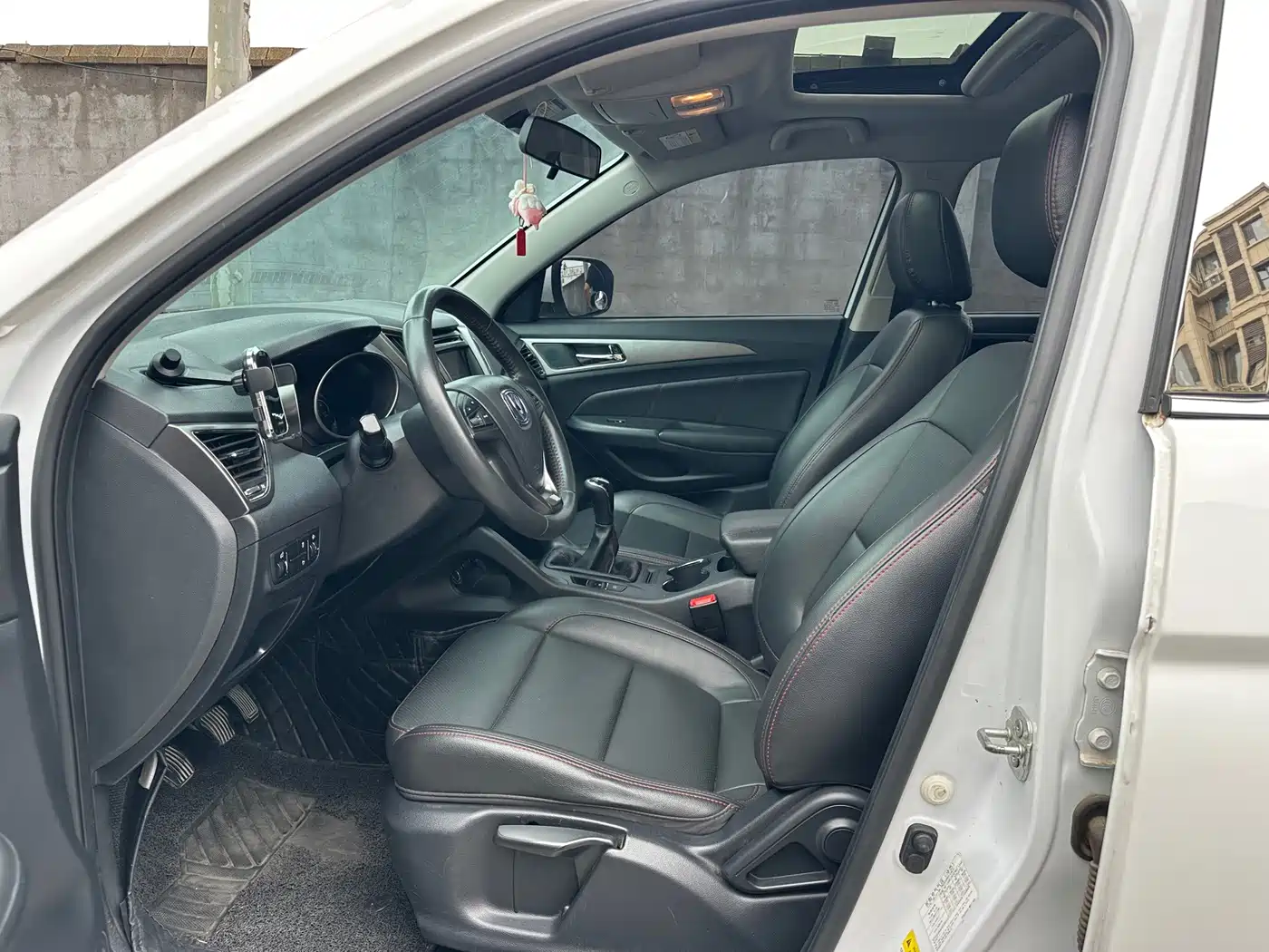 Photo 9 - Changan CS75