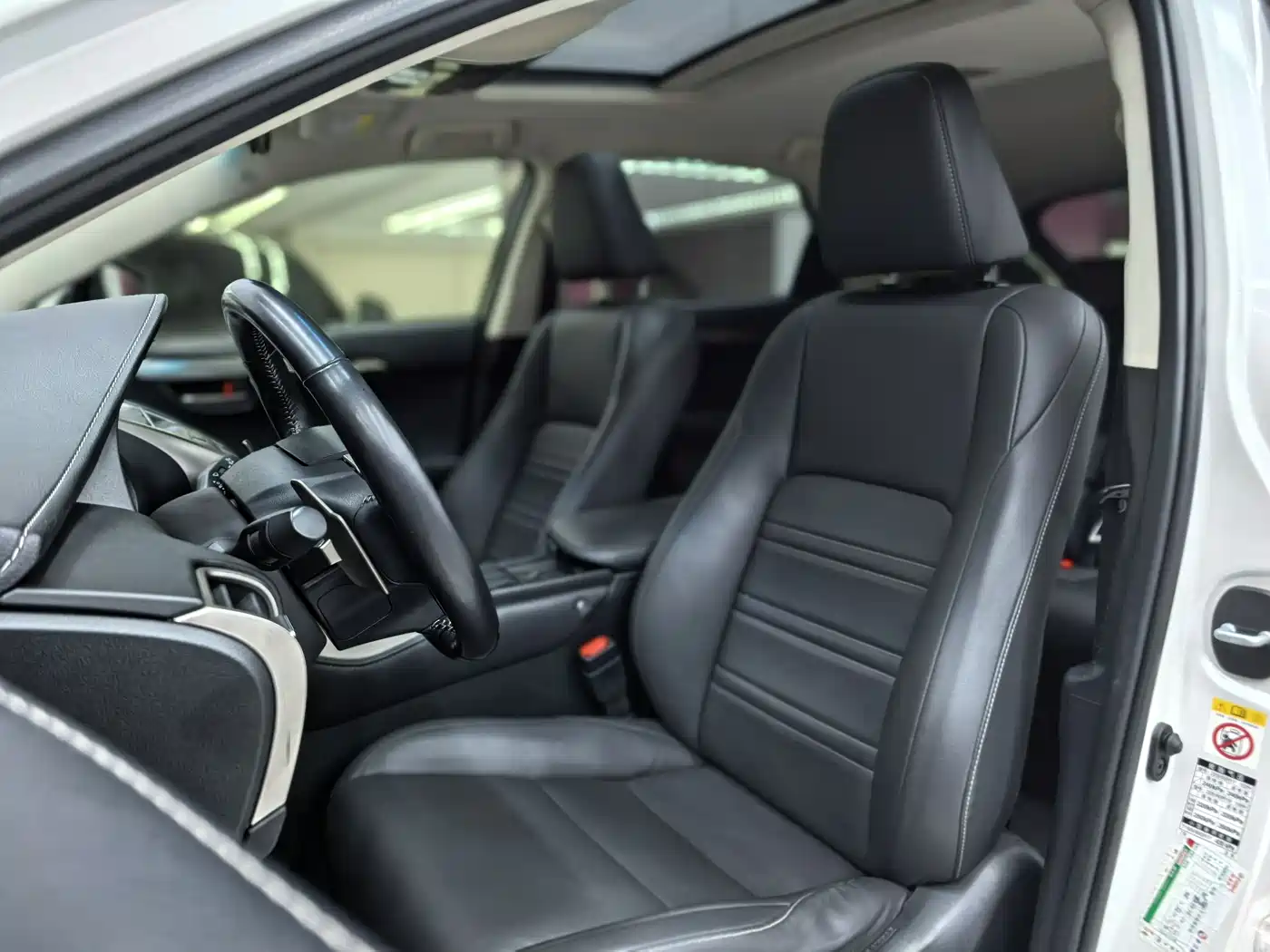 Lexus NX 2015 200t AWD F Sport фото 27