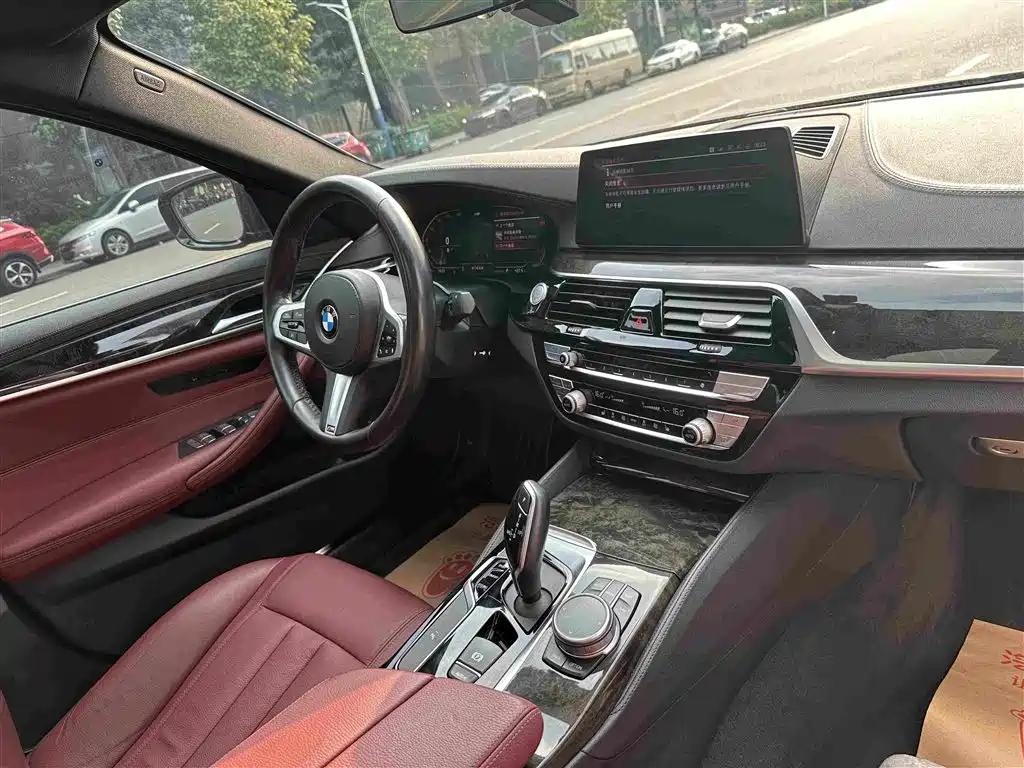 Photo 21 - BMW 5 Series