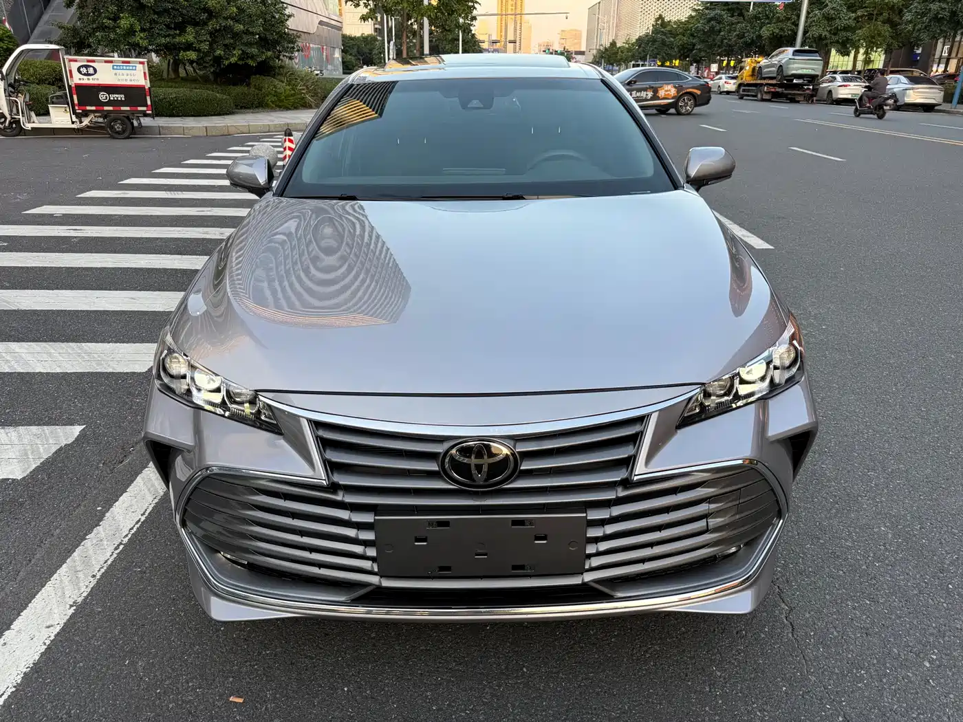 Photo 2 - Toyota Avalon