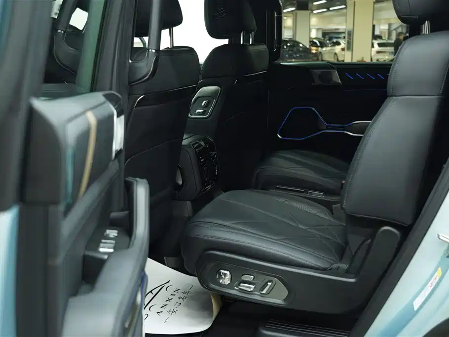 Fang Cheng Bao Leopard 8 2025 2025 Zhiyong Flagship 6-Seater