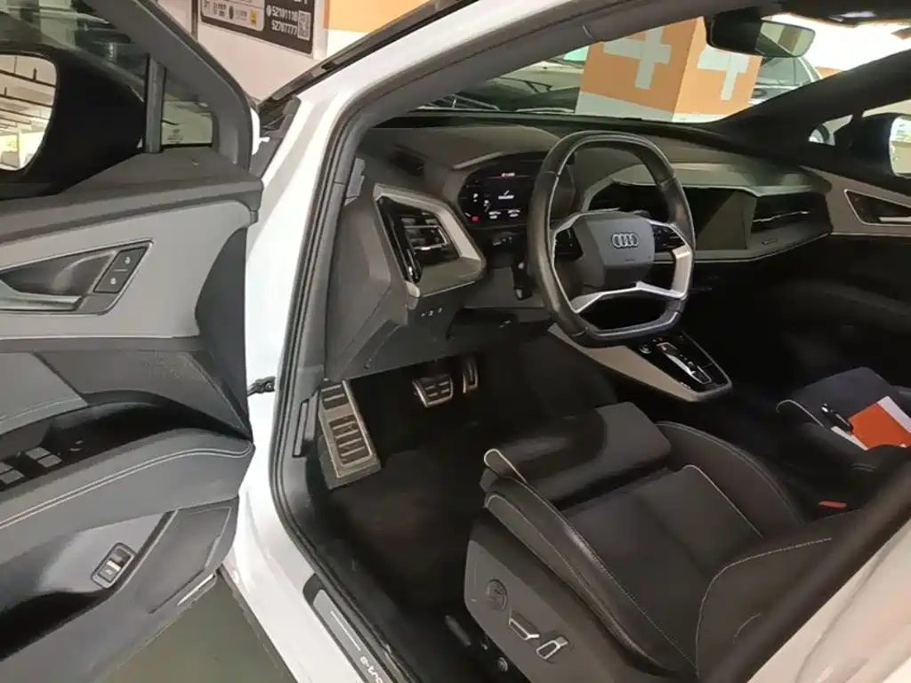 Audi Q5 e-tron 2023 2022 40 e-tron Starlight Mech Suit