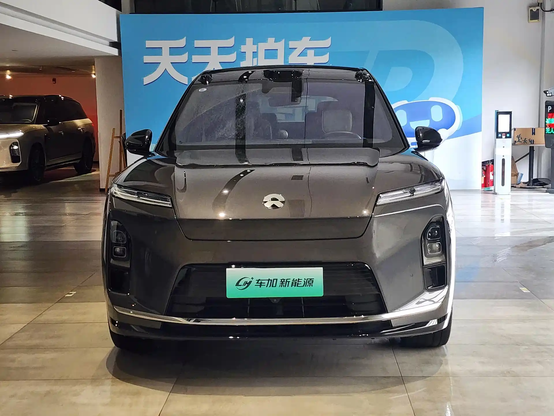 Фото 2 - NIO ES8