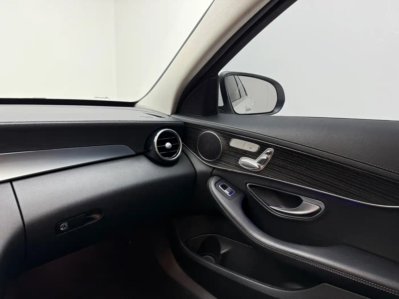 Mercedes-Benz C-Class, миниатюра 12