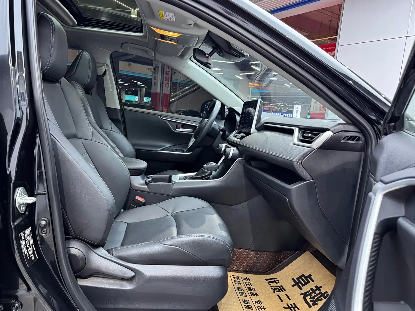 Toyota Wildlander 2022 2.0L CVT FWD Luxury PLUS Edition фото 17
