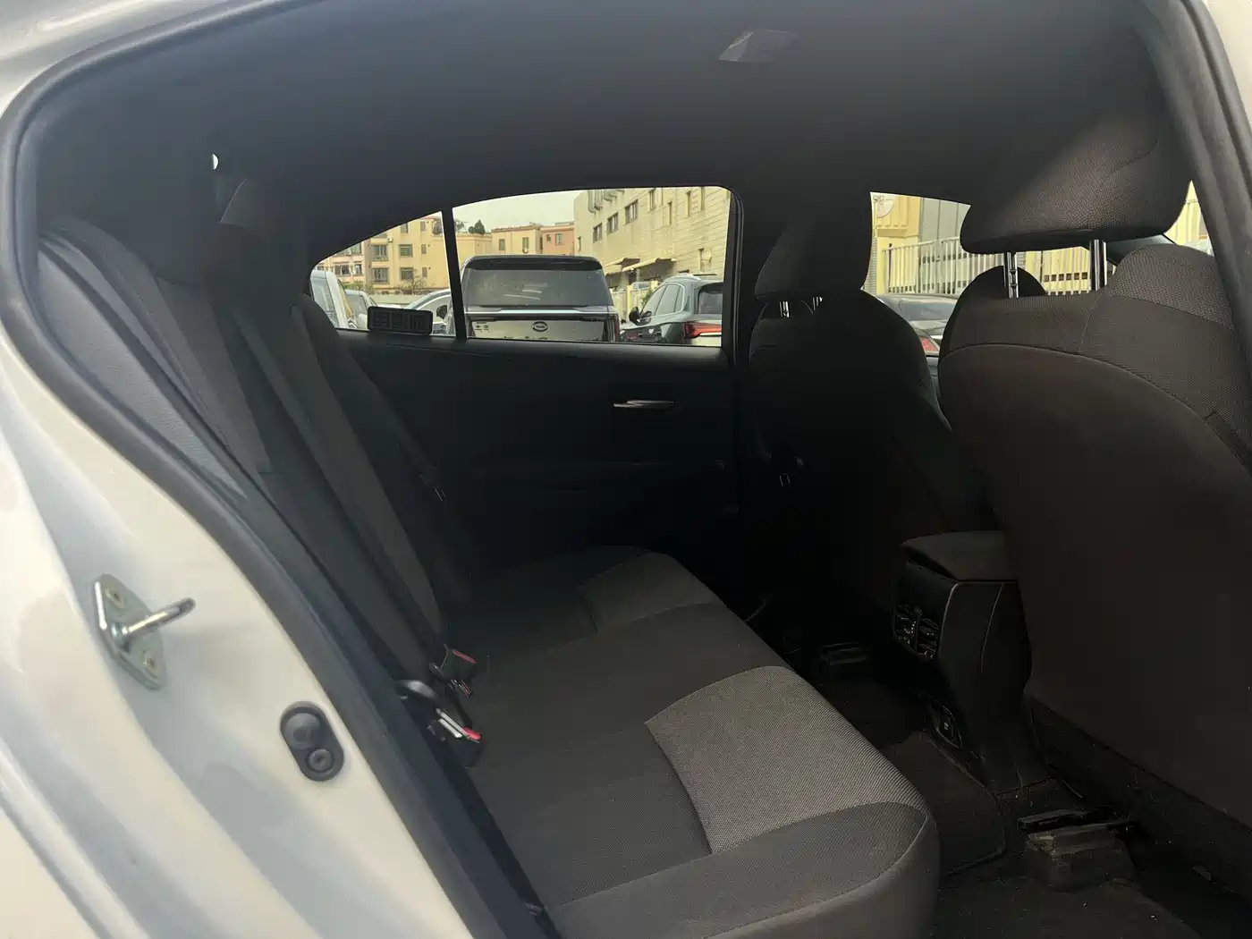 Toyota Levin 2022 Dual Engine 1.8H E-CVT Leading Edition фото 13