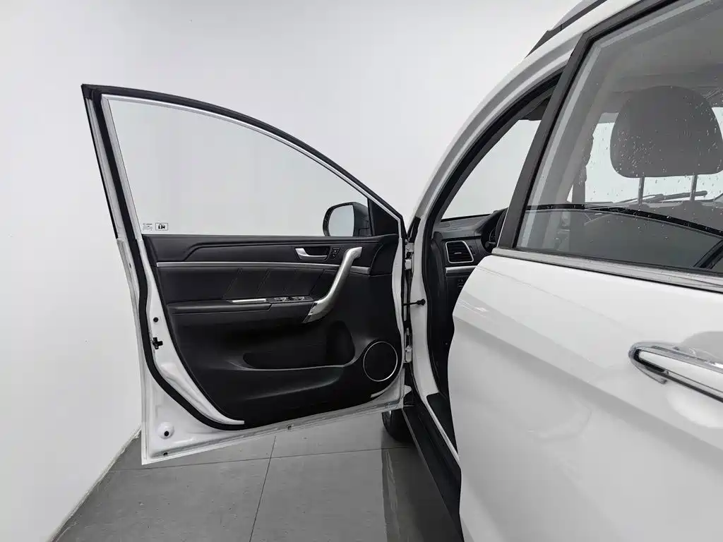 Photo 8 - Haval M6