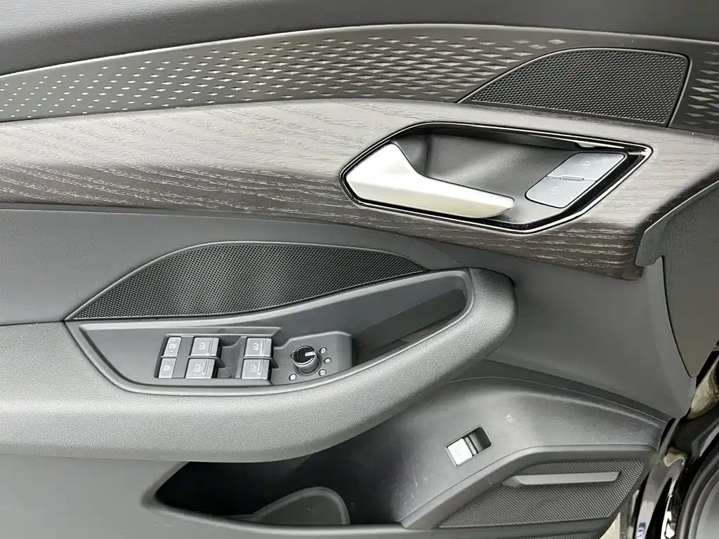 Photo 16 - Audi Q6