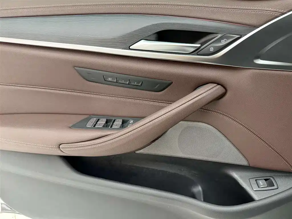 BMW 5 Series 2022 Facelift 530Li Leading M Sport Package фото 21