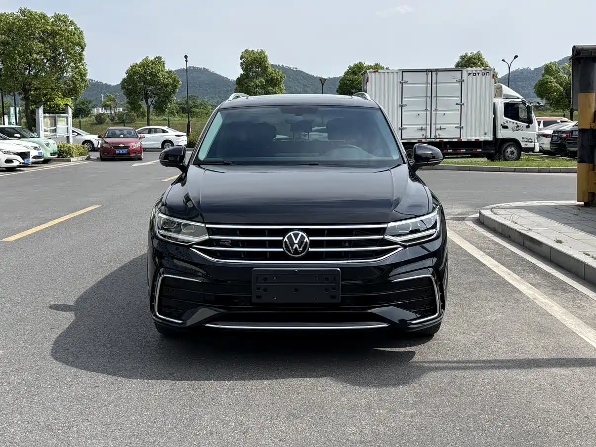 Volkswagen Tiguan L 2024 330TSI Automatic 2WD R-Line Premium Enjoyment Edition фото 2