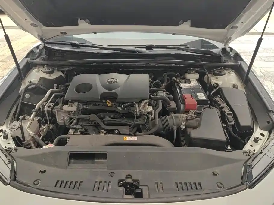 Фото 10 - Toyota Camry