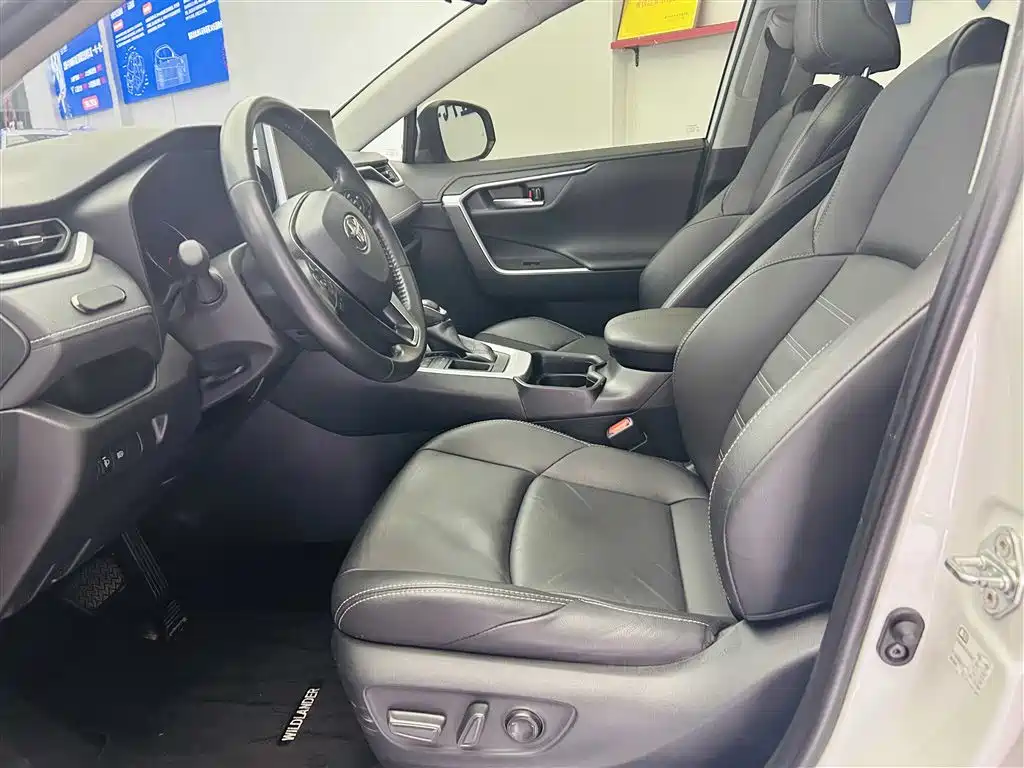 Toyota Wildlander 2021 2.0L CVT 2WD Luxury Edition фото 19