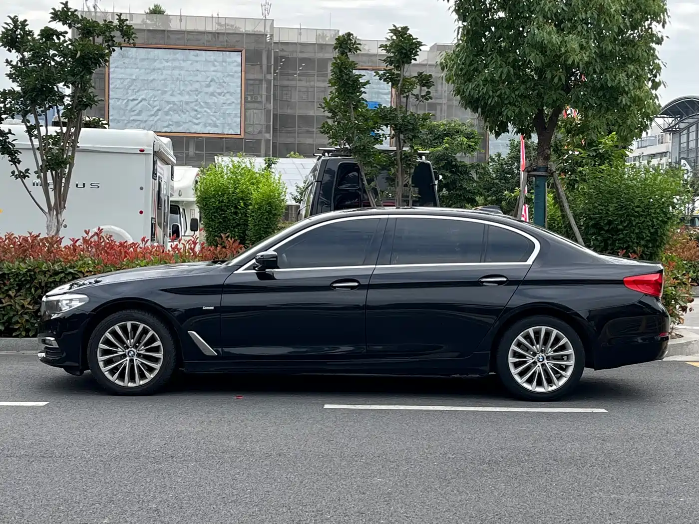 BMW 5 Series 2018 525Li Luxury Package фото 3