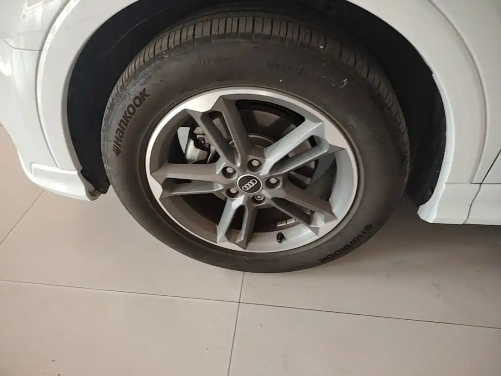 Audi Q3 2025 2024 35 TFSI Progressive Sport