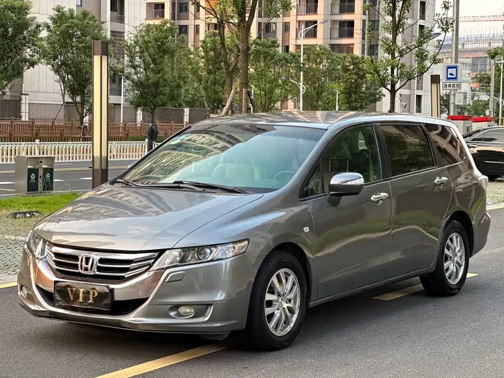 Фото 1 - Honda Odyssey