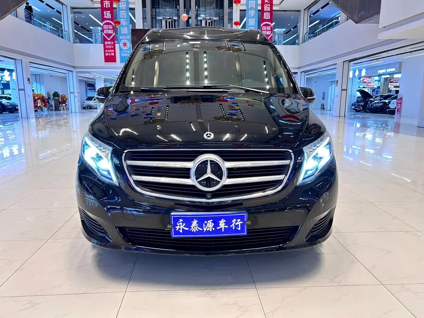 Mercedes-Benz V-Class 2018 V 260 L Premium Long Wheelbase Edition China VI фото 2