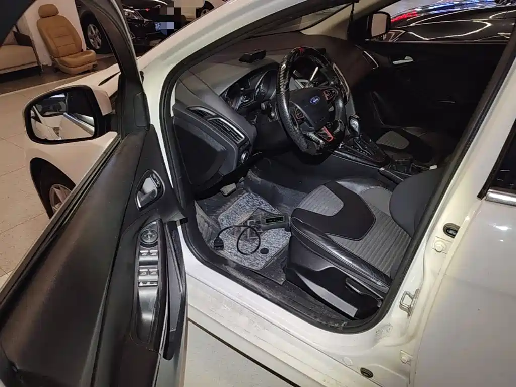 Фото 16 - Ford Focus