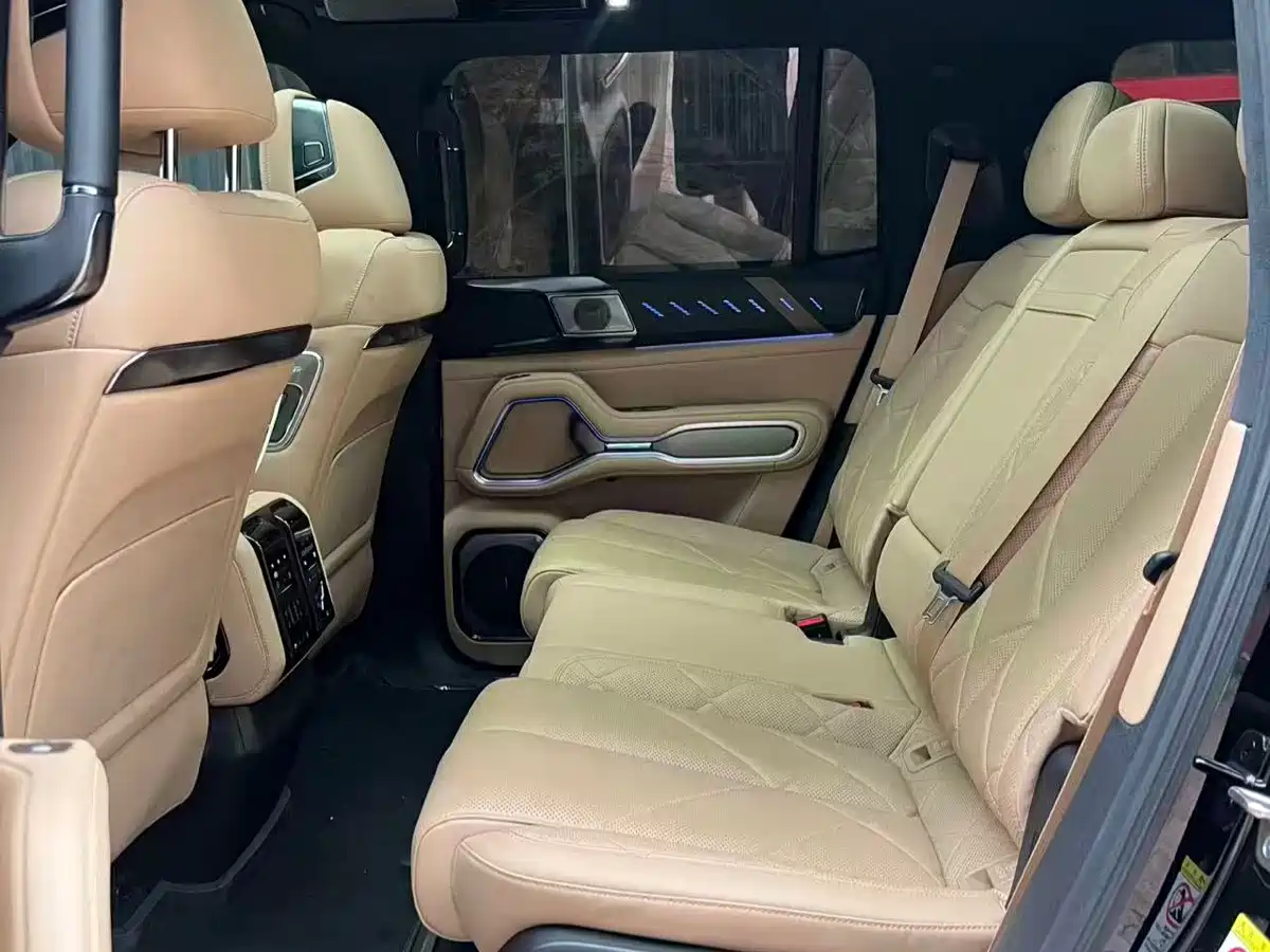 Fang Cheng Bao Leopard 8 2025 Zhiyong Flagship 7-Seater фото 7