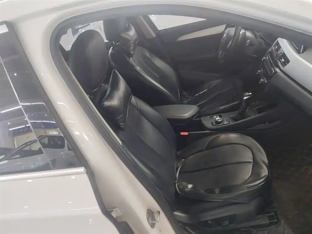 BMW X1 2018 sDrive20Li Leading Model фото 25