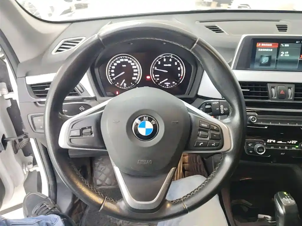 BMW X1 2018 sDrive20Li Leading Model фото 11