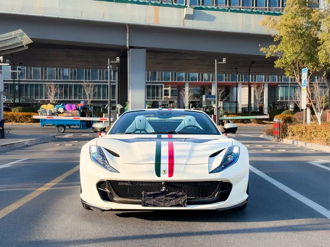 FERRARI 812