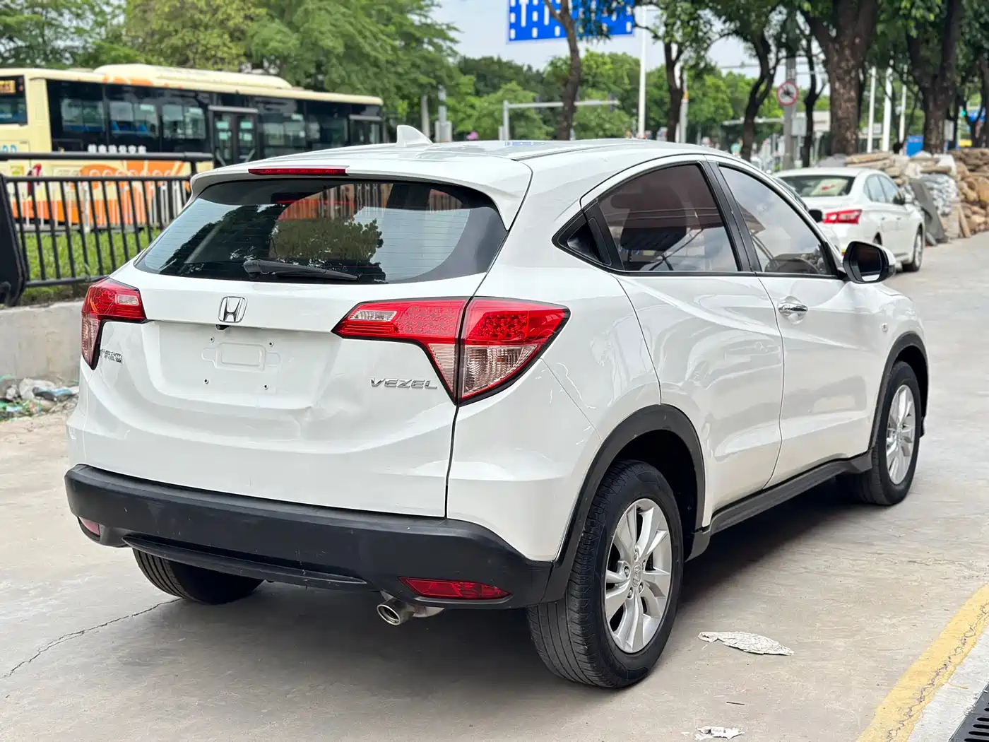 Honda Vezel 2015 2015 1.8L CVT FWD Elite
