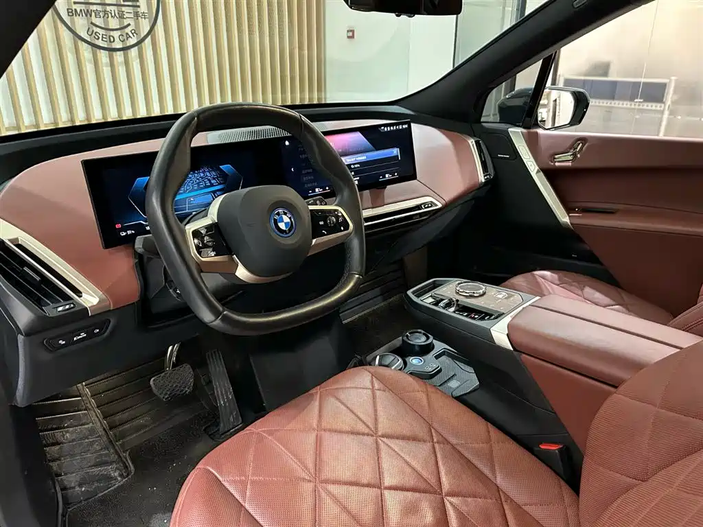 BMW iX 2023 xDrive50 фото 8