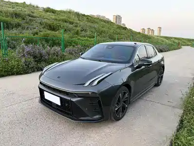 Lynk & Co 03