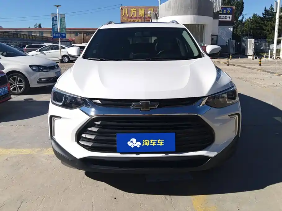 Photo 2 - Chevrolet Trax